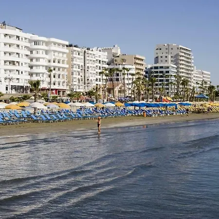 Amazing Center Flat 9 Green * Larnaca